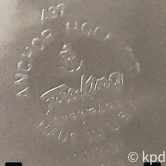 Mid Century Vintage Peach Lustre Casserole Dish with Original Lid - Picture 5 of 5